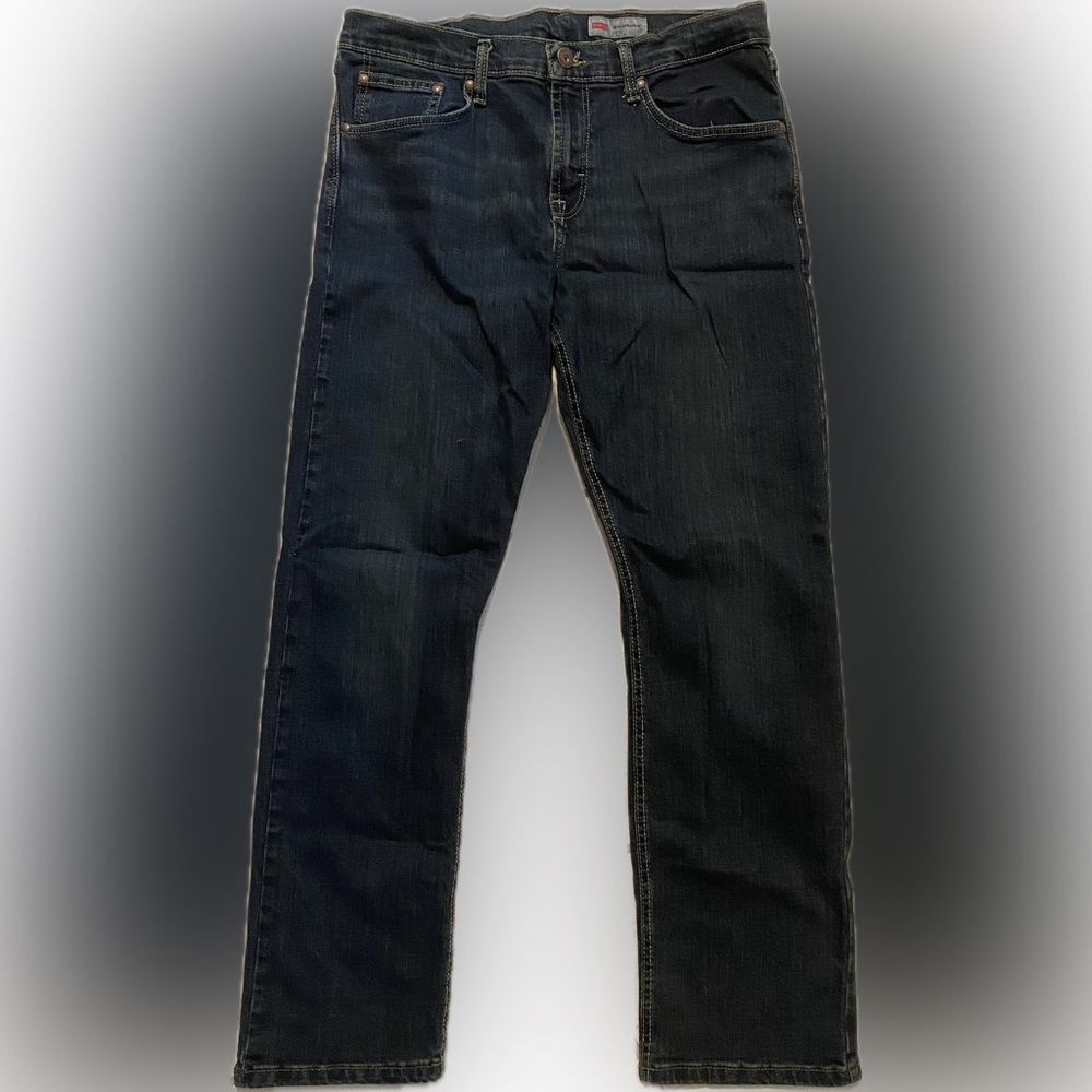 Wrangler blue jeans, slim straight, size 32x30, very good condition